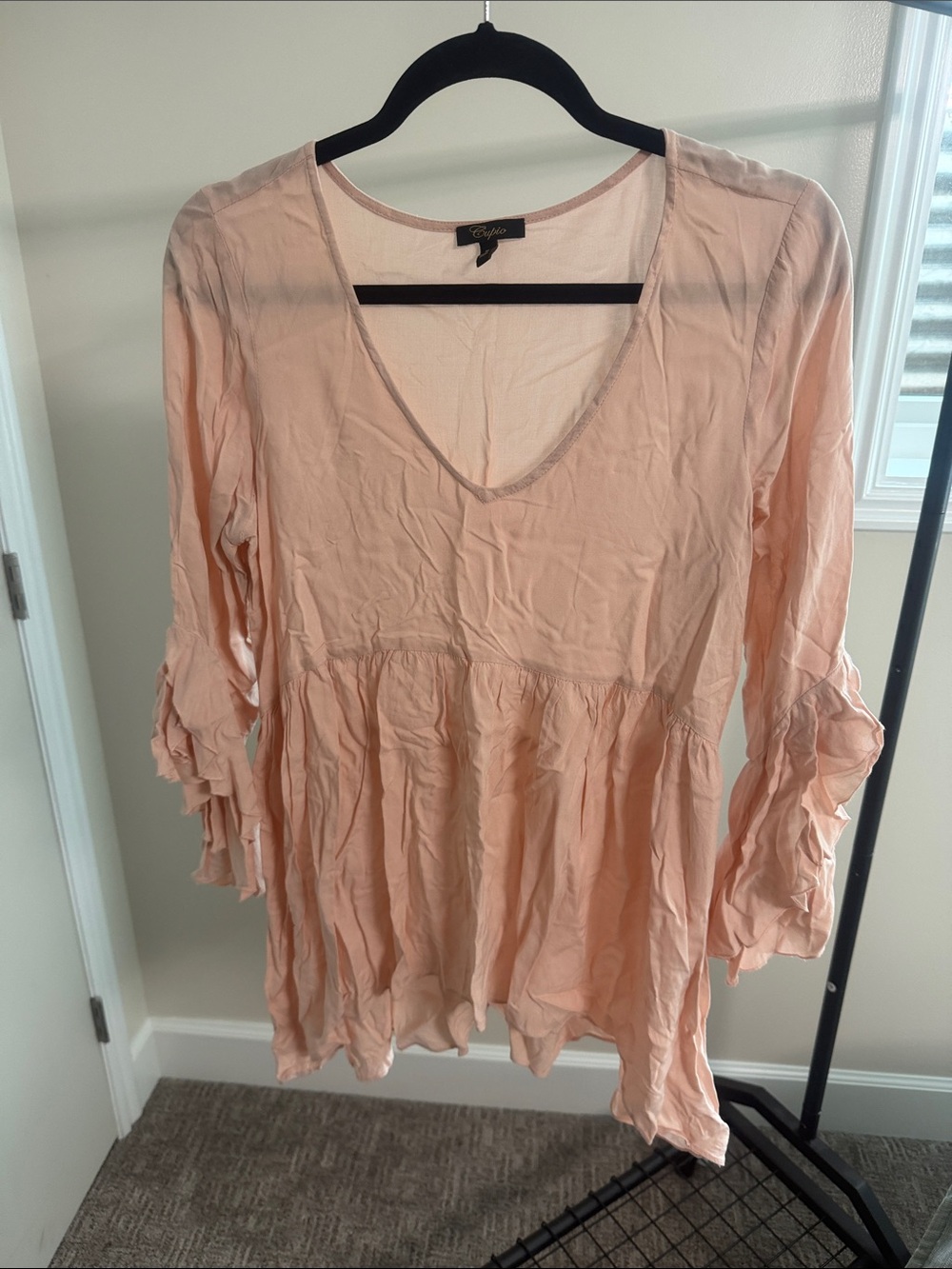 Cupio Light Pink High-Low V-Neck Tunic Top